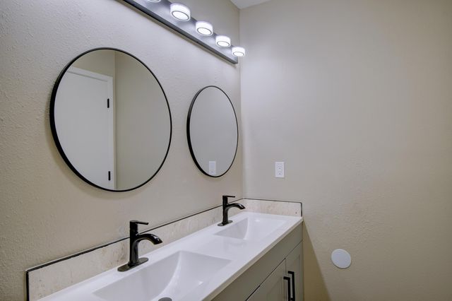 5143 Gaviota NW, Albuquerque, NM 87120