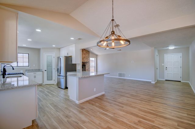 5143 Gaviota NW, Albuquerque, NM 87120