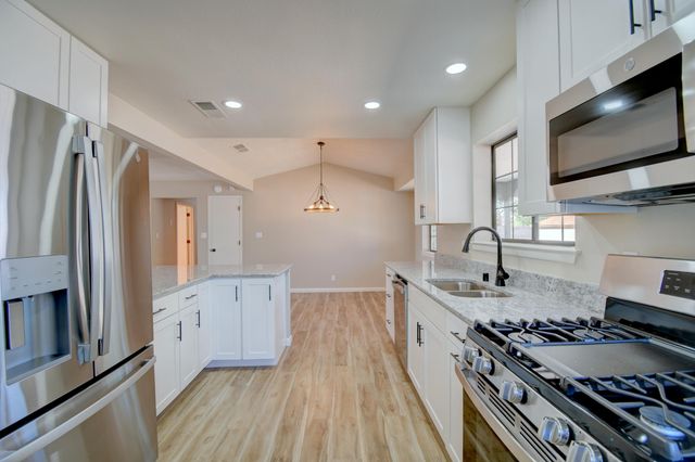 5143 Gaviota NW, Albuquerque, NM 87120