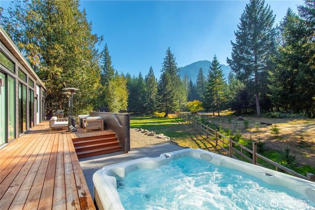 288 Baker Road, Packwood, WA 98377