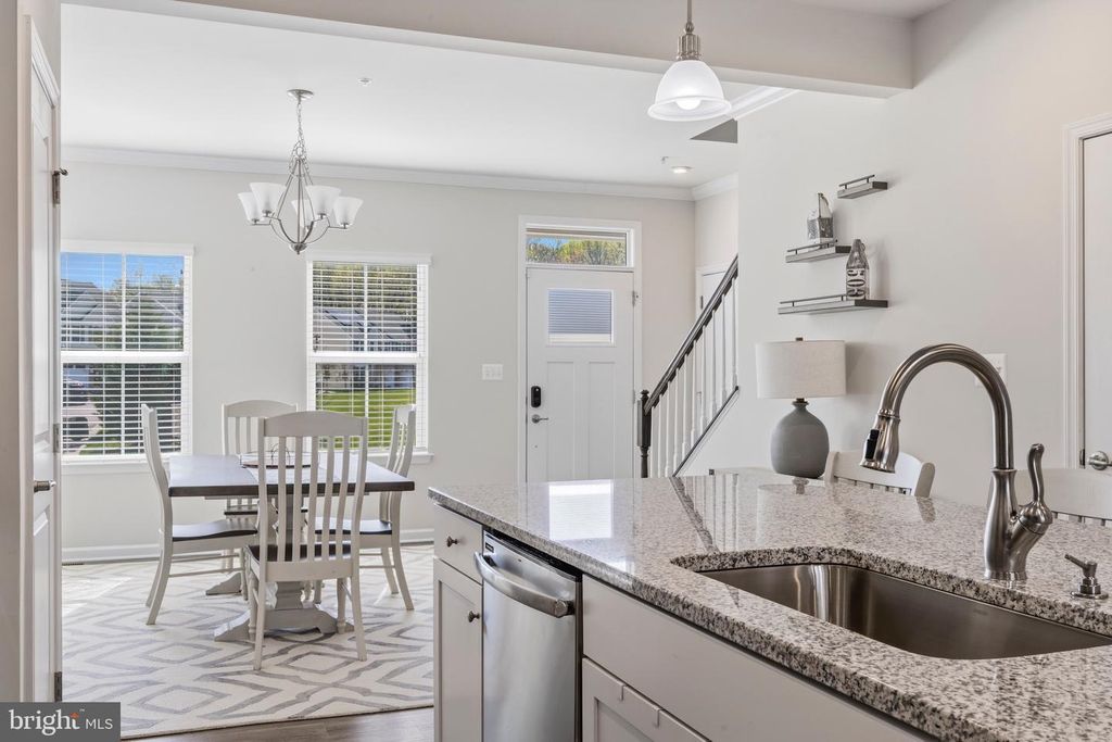 Image 10 of property listing at 500 TURNSTONE CT, Essex, MD 21221