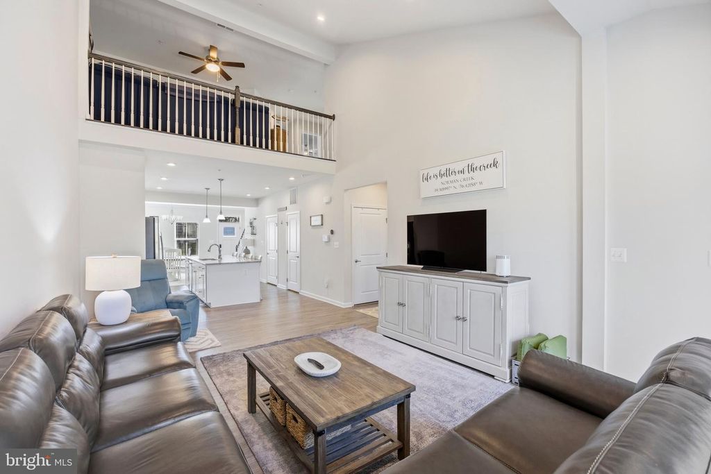 Image 18 of property listing at 500 TURNSTONE CT, Essex, MD 21221