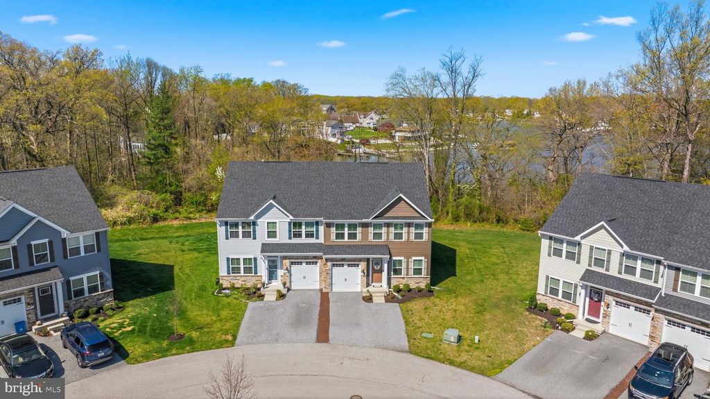 Image 2 of property listing at 500 TURNSTONE CT, Essex, MD 21221