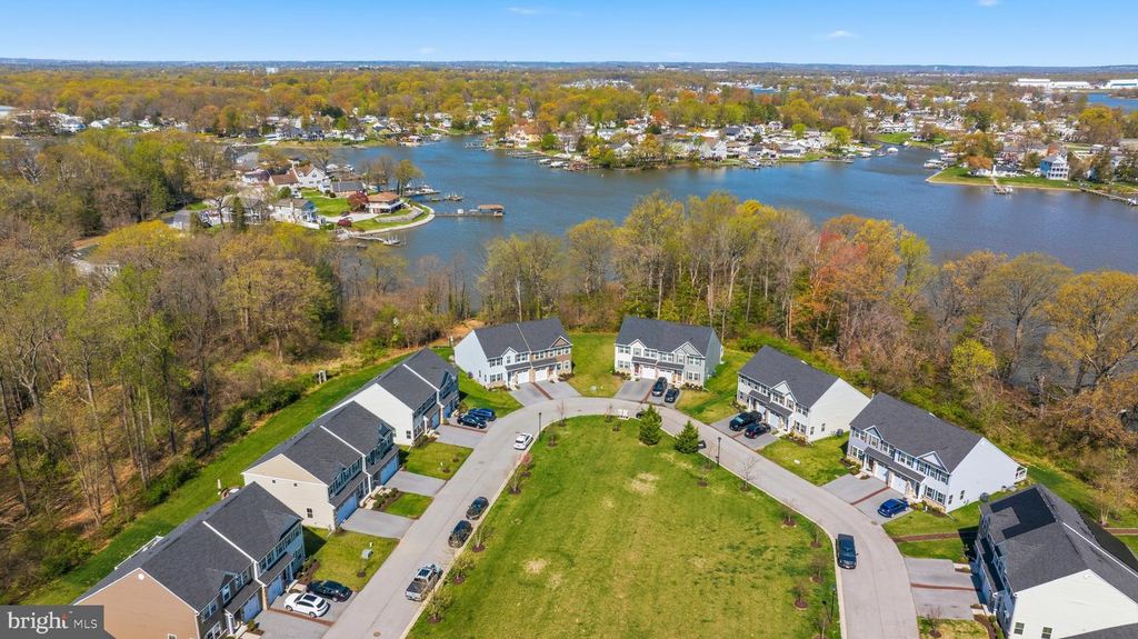 Image 3 of property listing at 500 TURNSTONE CT, Essex, MD 21221