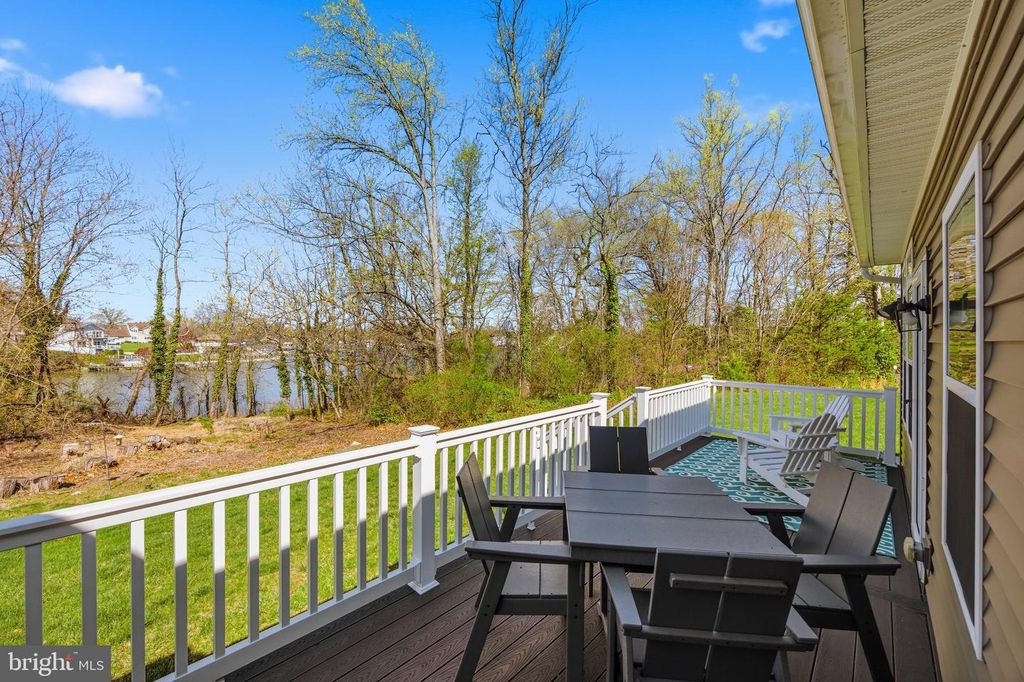 Image 38 of property listing at 500 TURNSTONE CT, Essex, MD 21221