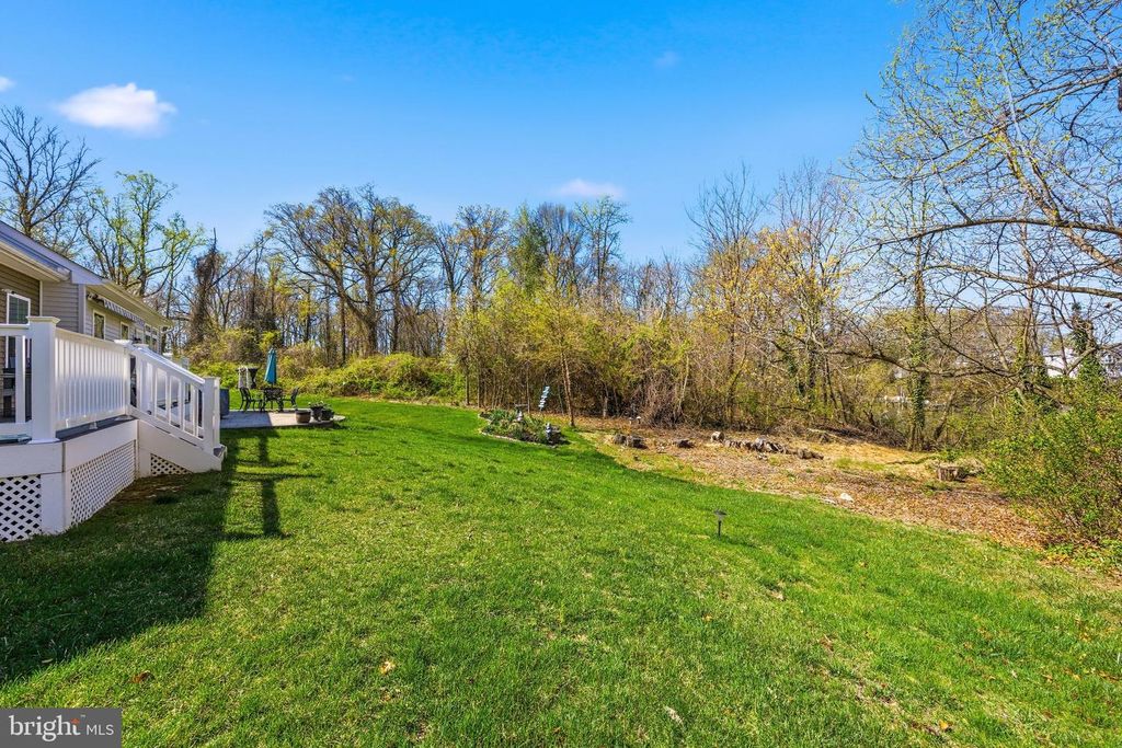 Image 39 of property listing at 500 TURNSTONE CT, Essex, MD 21221