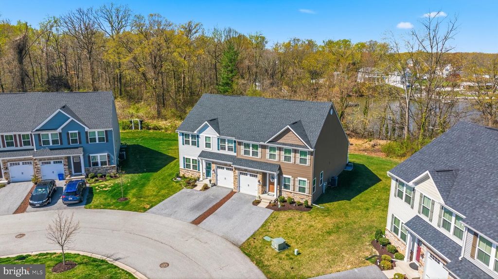 Image 4 of property listing at 500 TURNSTONE CT, Essex, MD 21221