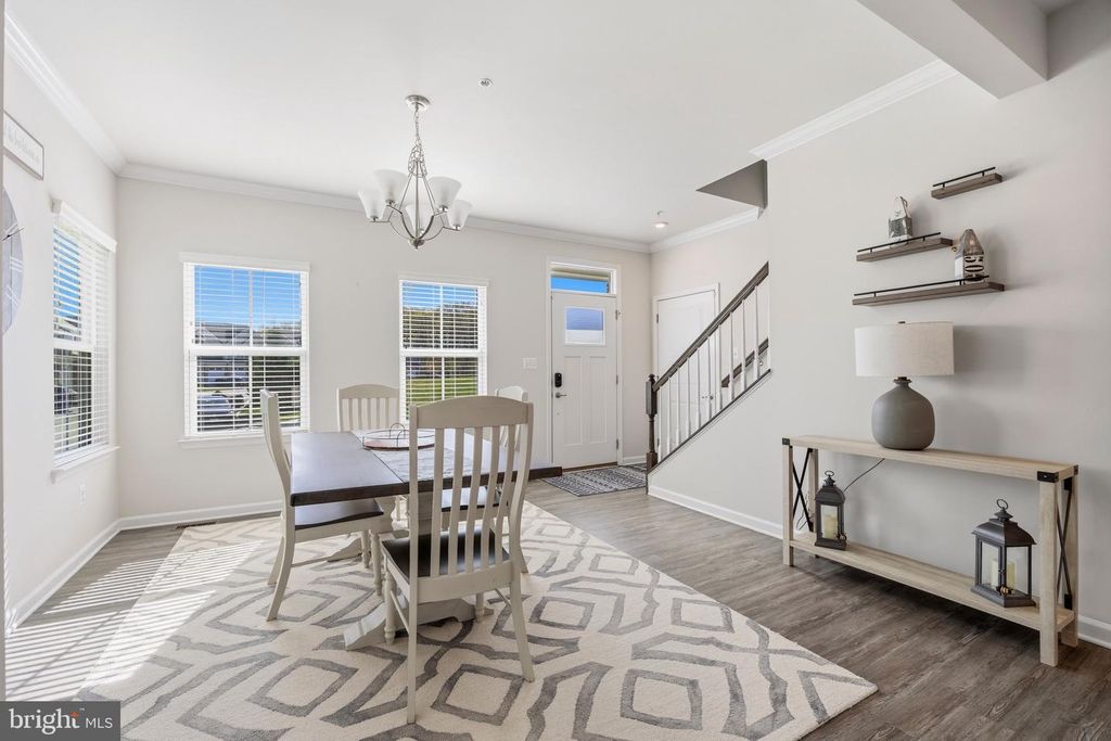 Image 7 of property listing at 500 TURNSTONE CT, Essex, MD 21221