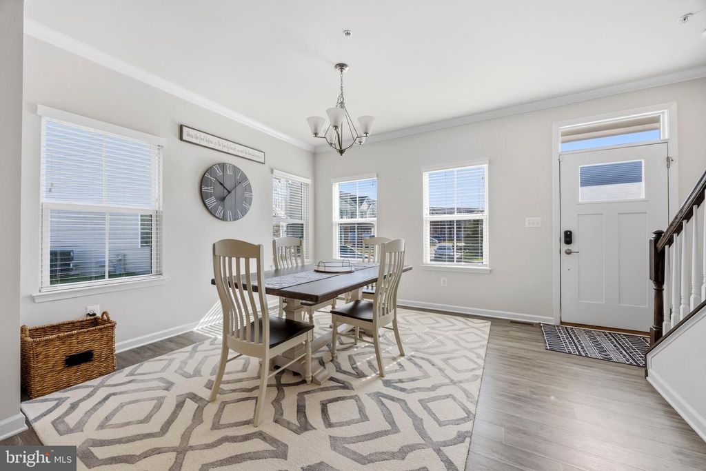 Image 8 of property listing at 500 TURNSTONE CT, Essex, MD 21221