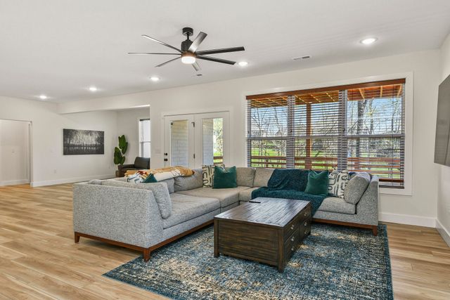 6038 South Maryland Avenue, Springfield, MO 65810