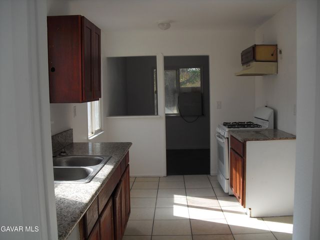 724 W H-10, Lancaster, CA 93534