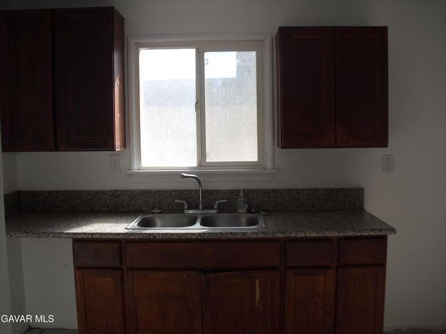 724 W H-10, Lancaster, CA 93534