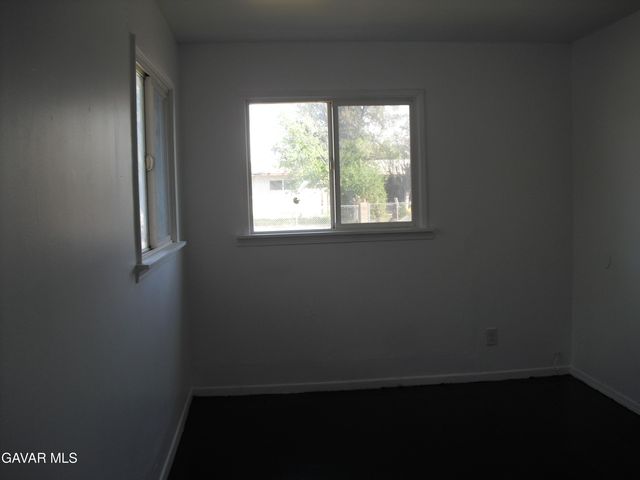 724 W H-10, Lancaster, CA 93534