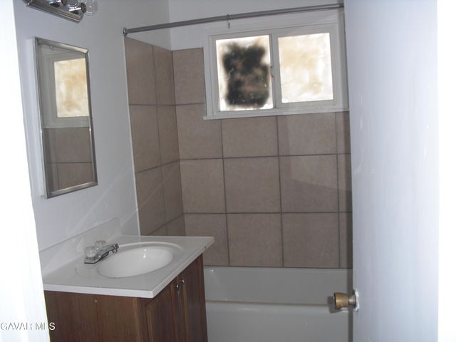 724 W H-10, Lancaster, CA 93534