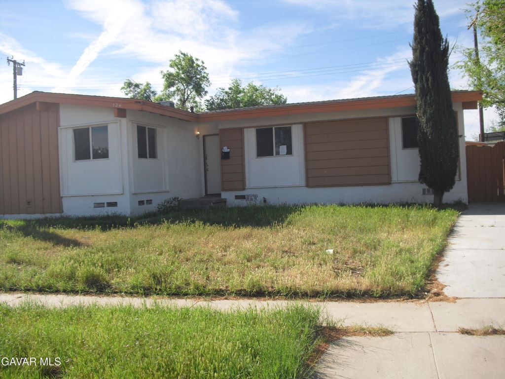 724 W H-10, Lancaster, CA 93534