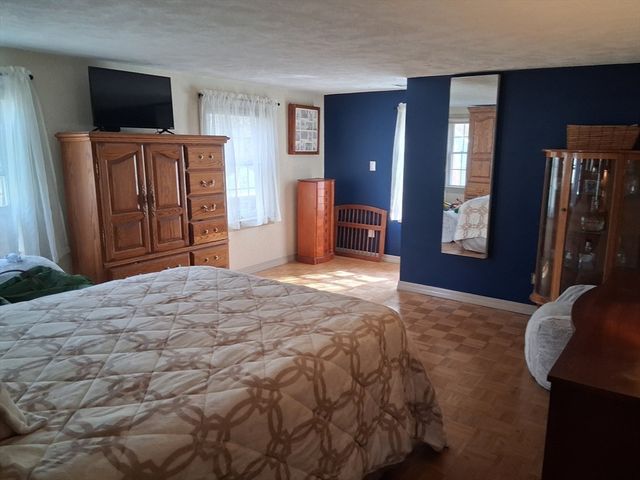 13 Meadowview Road, Foxboro, MA 02035