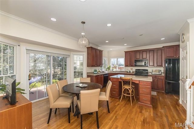 1418 Warson Oaks Court, Warson Woods, MO 63122