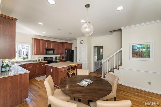 1418 Warson Oaks Court, Warson Woods, MO 63122