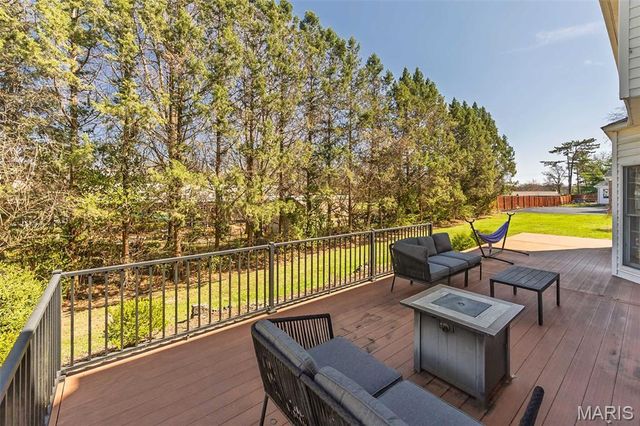 1418 Warson Oaks Court, Warson Woods, MO 63122