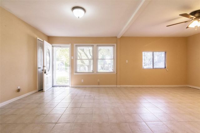 2515 Greenhurst Drive, Dallas, TX 75234