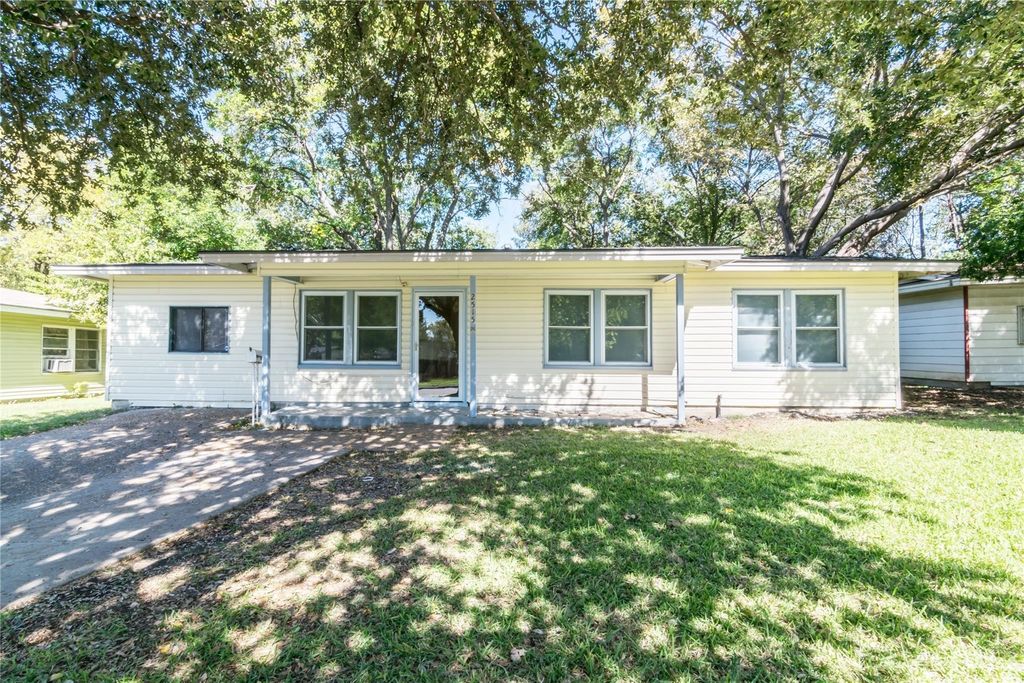 2515 Greenhurst Drive, Dallas, TX 75234