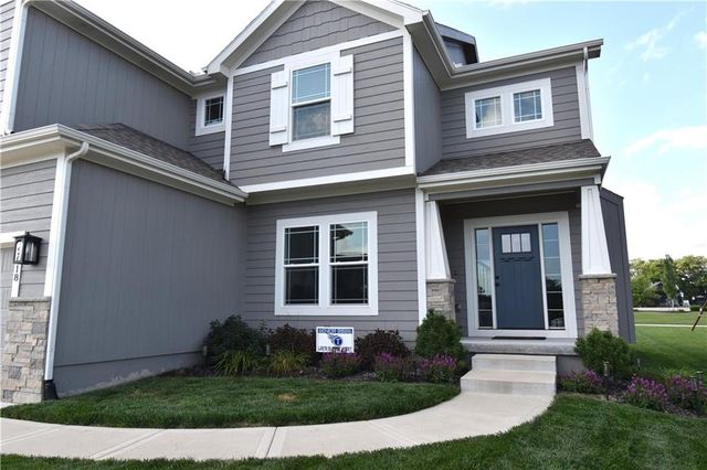 2018 SW Farm Field Lane, Lee's Summit, MO 64082