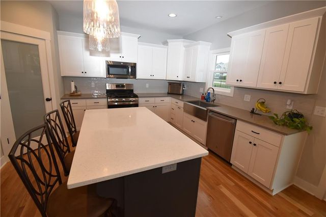 2018 SW Farm Field Lane, Lee's Summit, MO 64082
