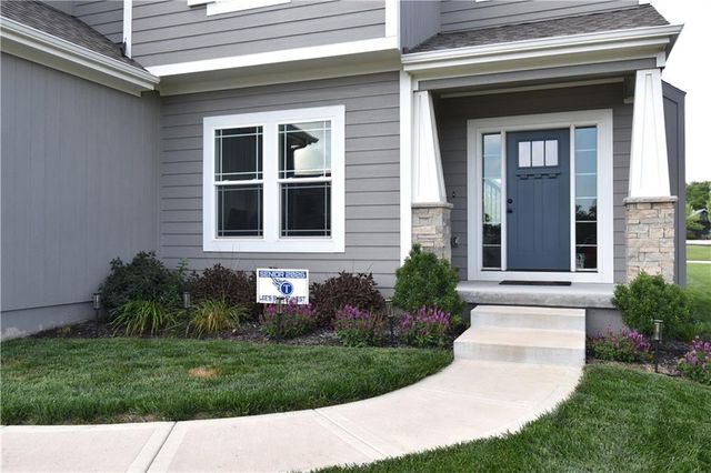 2018 SW Farm Field Lane, Lee's Summit, MO 64082