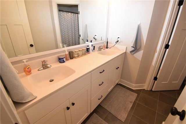 2018 SW Farm Field Lane, Lee's Summit, MO 64082