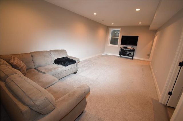 2018 SW Farm Field Lane, Lee's Summit, MO 64082