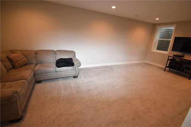 2018 SW Farm Field Lane, Lee's Summit, MO 64082