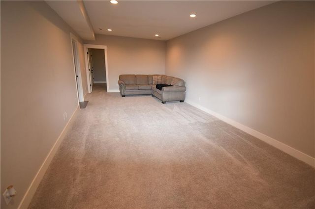 2018 SW Farm Field Lane, Lee's Summit, MO 64082