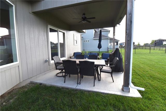 2018 SW Farm Field Lane, Lee's Summit, MO 64082