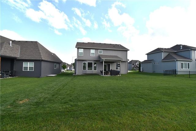 2018 SW Farm Field Lane, Lee's Summit, MO 64082