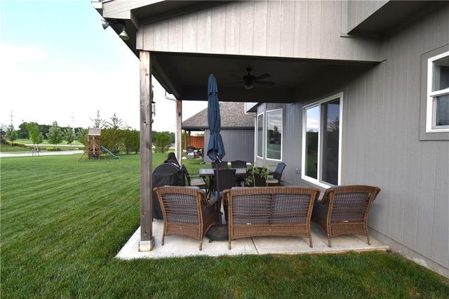 2018 SW Farm Field Lane, Lee's Summit, MO 64082