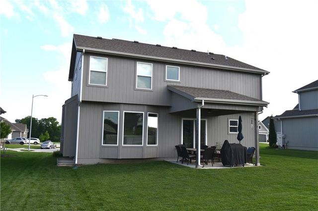 2018 SW Farm Field Lane, Lee's Summit, MO 64082