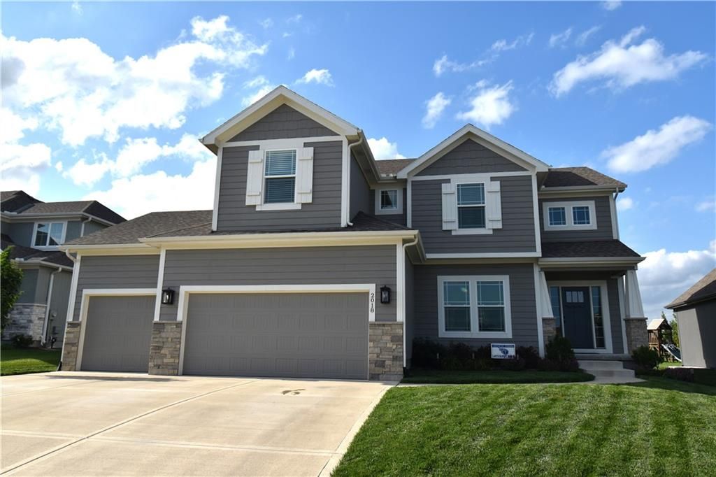 2018 SW Farm Field Lane, Lee's Summit, MO 64082