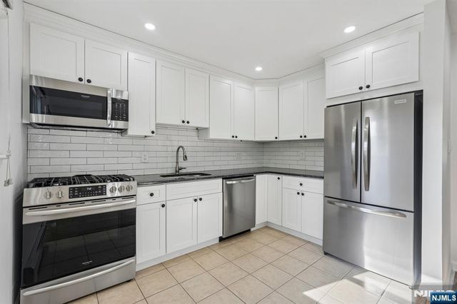 39 Manchester Court 122, Wayne, NJ 07470