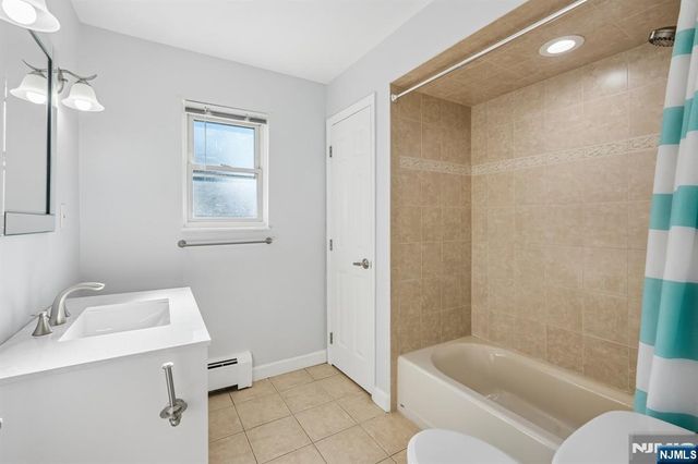 39 Manchester Court 122, Wayne, NJ 07470