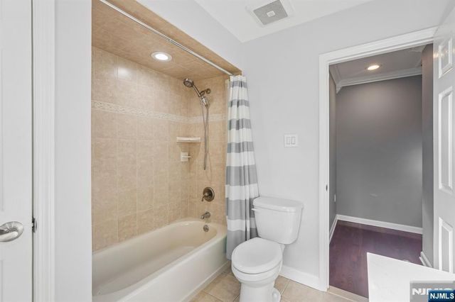 39 Manchester Court 122, Wayne, NJ 07470