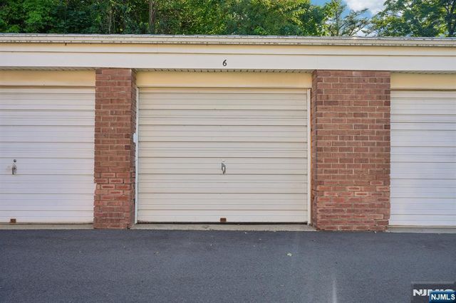 39 Manchester Court 122, Wayne, NJ 07470
