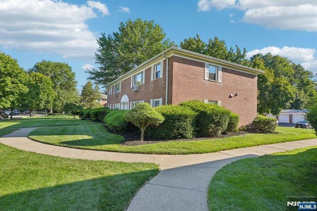 39 Manchester Court 122, Wayne, NJ 07470