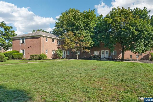 39 Manchester Court 122, Wayne, NJ 07470