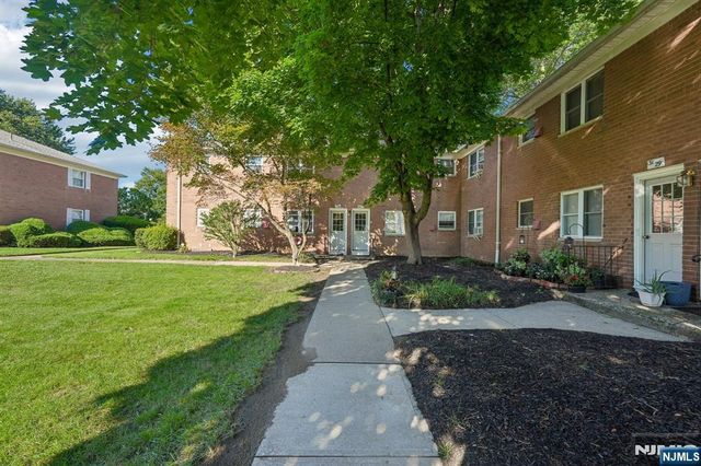 39 Manchester Court 122, Wayne, NJ 07470