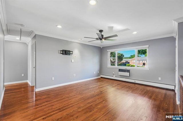 39 Manchester Court 122, Wayne, NJ 07470