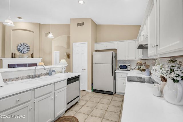 9074 N Safflower Lane, Tucson, AZ 85743