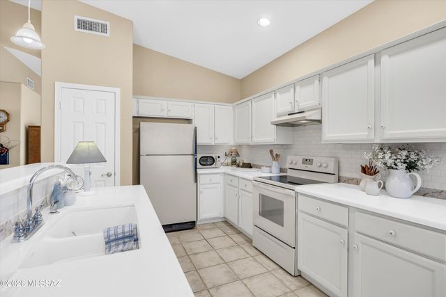 9074 N Safflower Lane, Tucson, AZ 85743