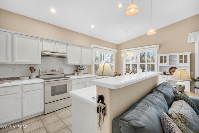 9074 N Safflower Lane, Tucson, AZ 85743