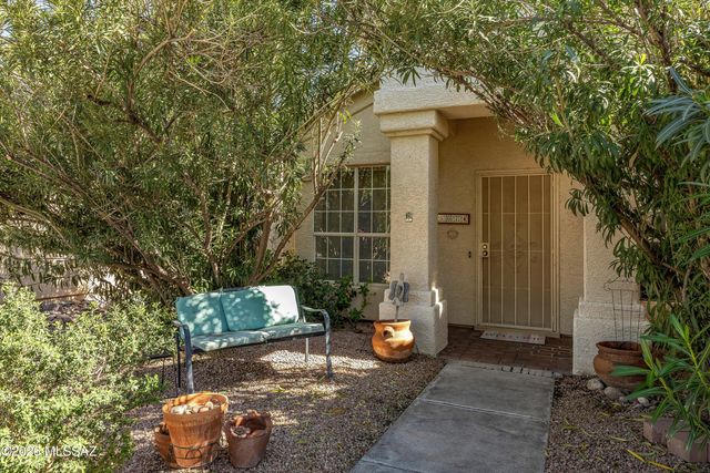 9074 N Safflower Lane, Tucson, AZ 85743