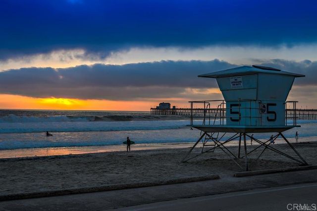 621 N Pacific Street 204, Oceanside, CA 92054